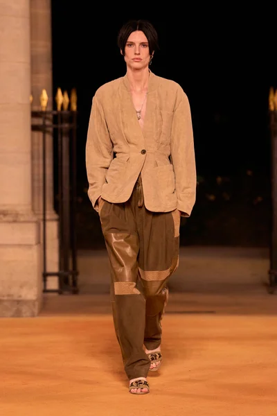 Look 11